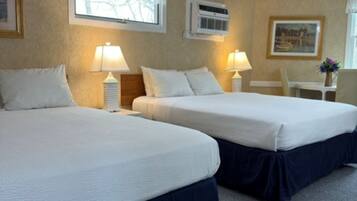 Deluxe Studio, 2 Queen Beds, Kitchen