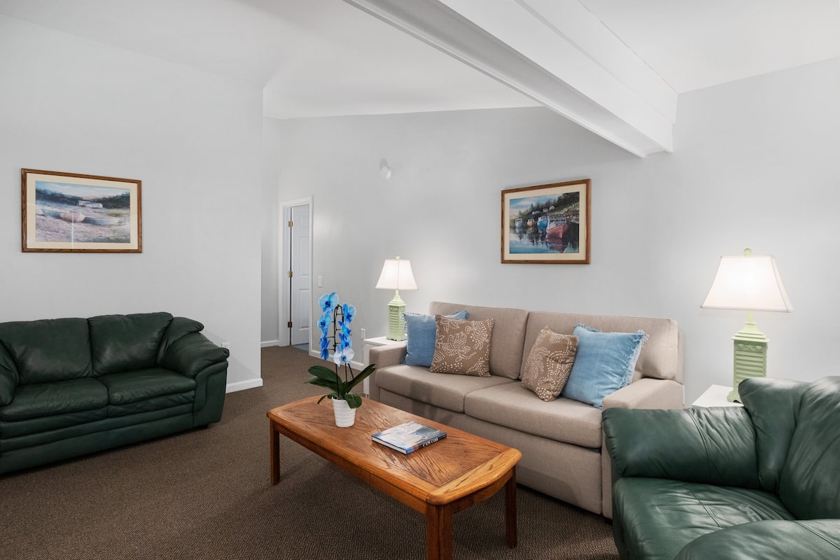 Signature Suite, 2 Bedrooms, Kitchen | Desk, free WiFi, alarm clocks