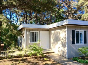 Family Cottage, 3 Bedrooms, Kitchen | Desk, free WiFi, alarm clocks