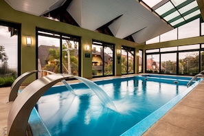 Indoor pool, sun loungers