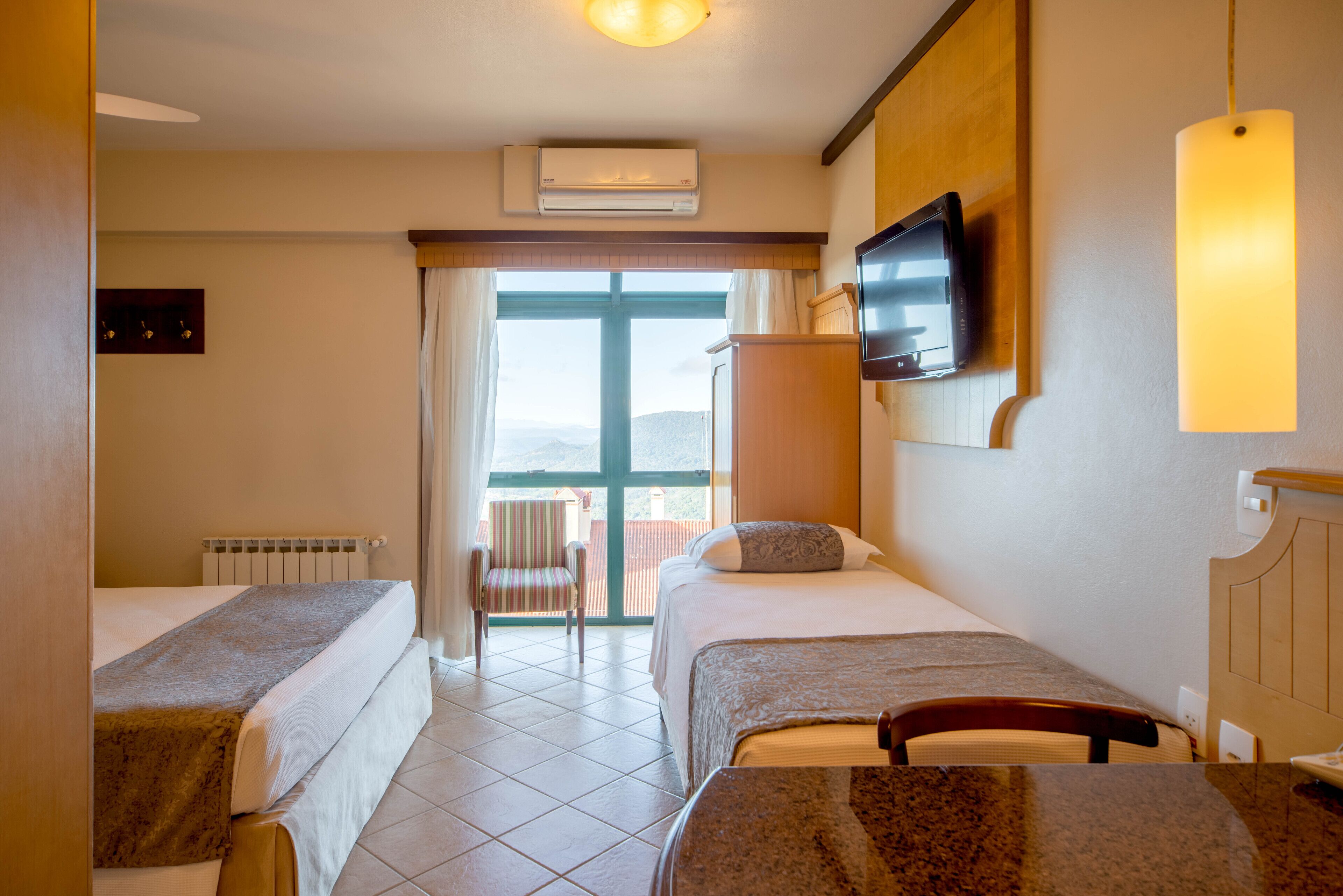 deluxe room, mountain view | minibar, in-room safe, desk, free wifi