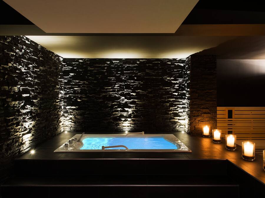 Sauna, spa, soins du corps, hydrothérapie, enveloppements, exfoliation