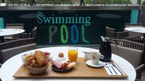 Daily continental breakfast (EUR 20 per person)