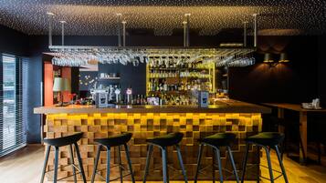Bar (trong khuôn viên)