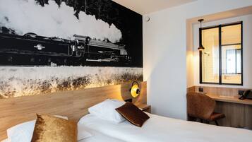 Double Room | 1 bedroom, in-room safe, individually furnished, desk