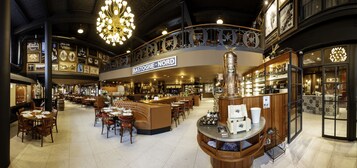 2 间餐厅，供应早餐、午餐和晚餐，时尚欧洲菜