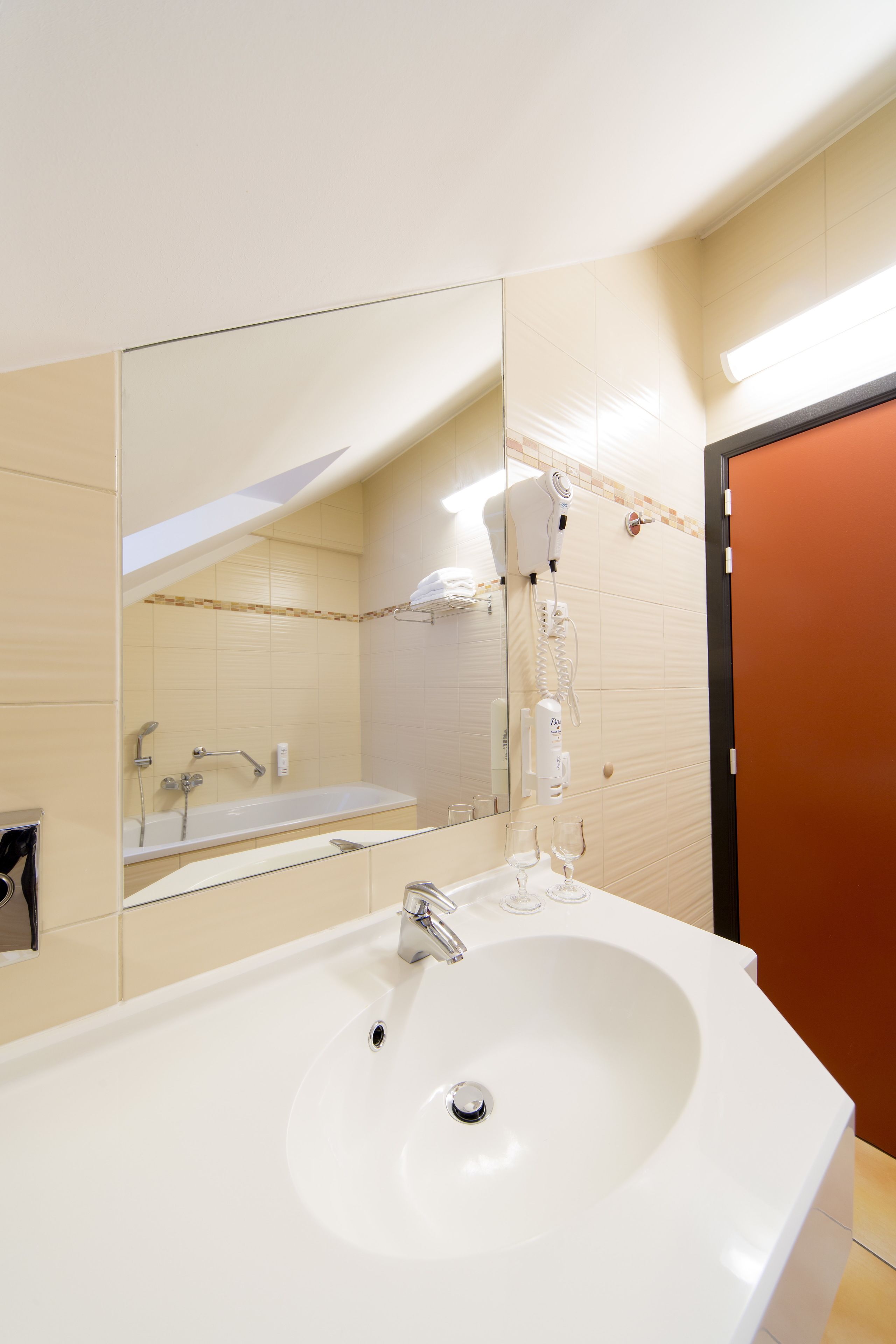 traditionnelle double room (annex) | bathroom | free toiletries, hair dryer, towels