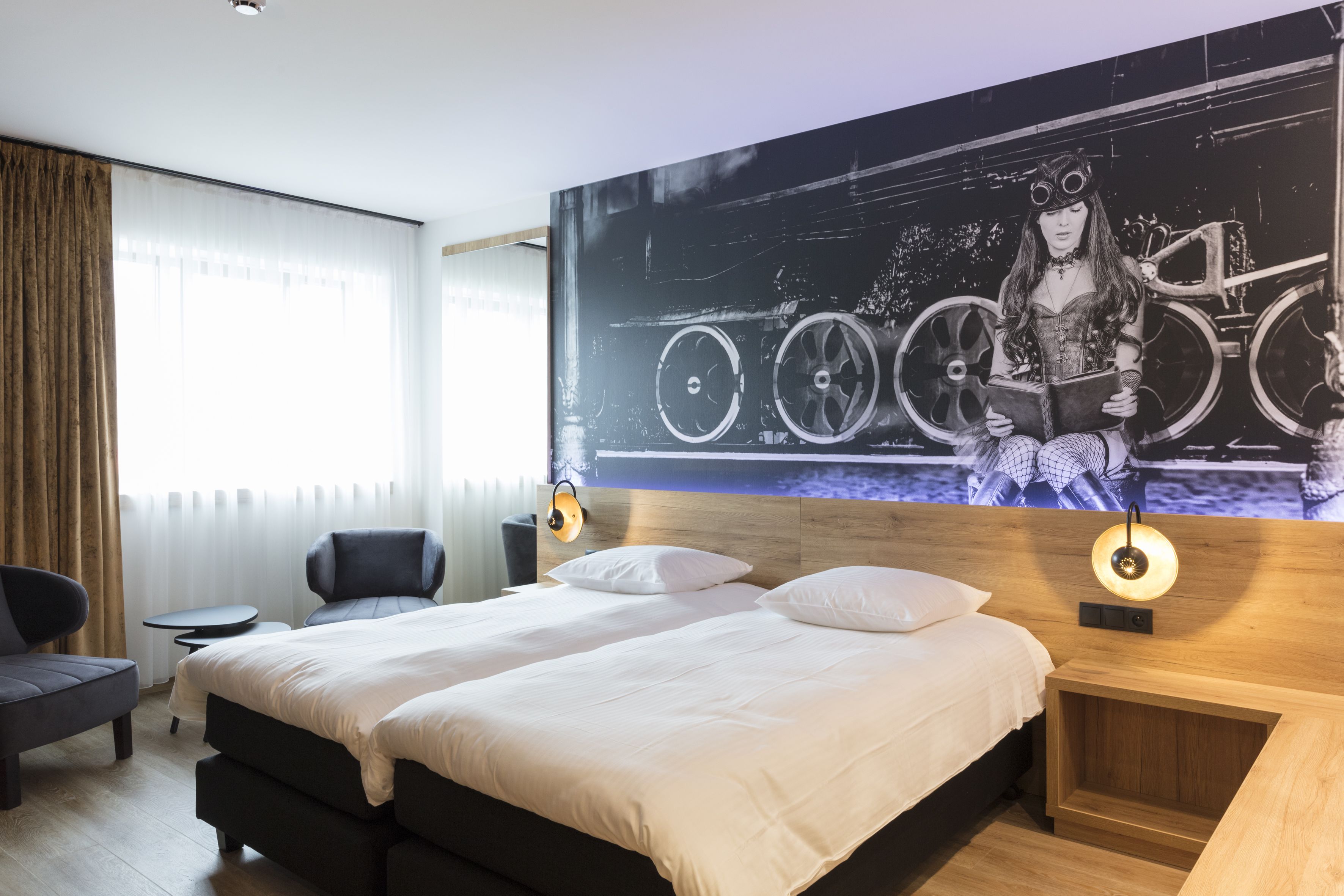 deluxe double room | 1 bedroom, in-room safe, individually furnished, desk