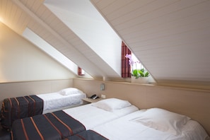 1 bedroom, in-room safe, individually furnished, desk - Hotel Leo Station et Annexes (Bastogne)