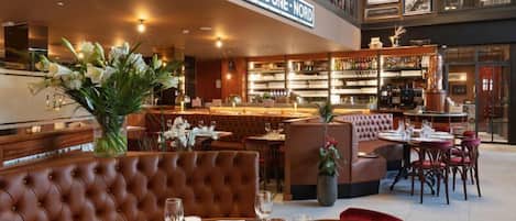 2 restoran, sarapan, makan tengah hari dihidangkan; masakan Eropah Moden