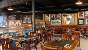 Desayuno buffet todos los días (con cargo)