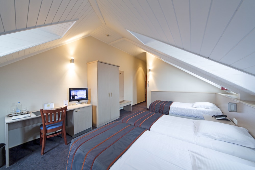 Hotel Leo Station by null