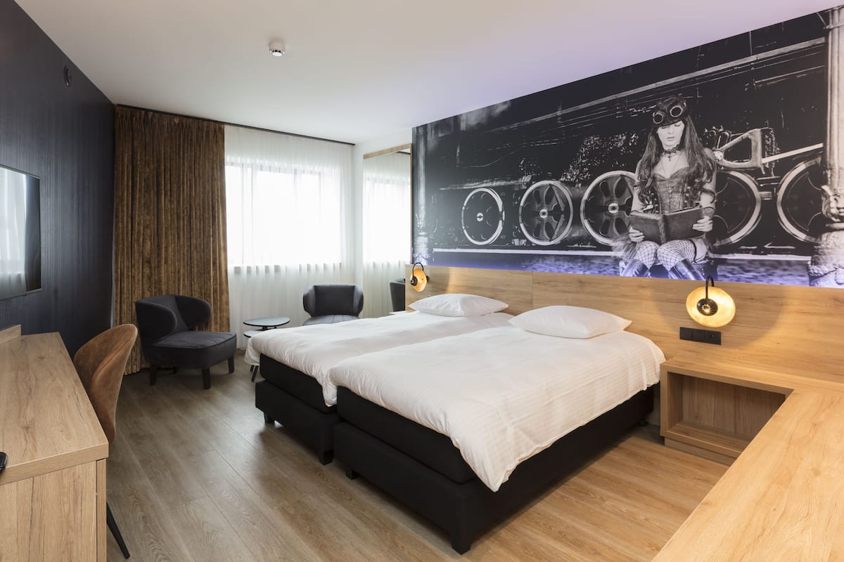 Deluxe Double Room | 1 bedroom, in-room safe, individually furnished, desk