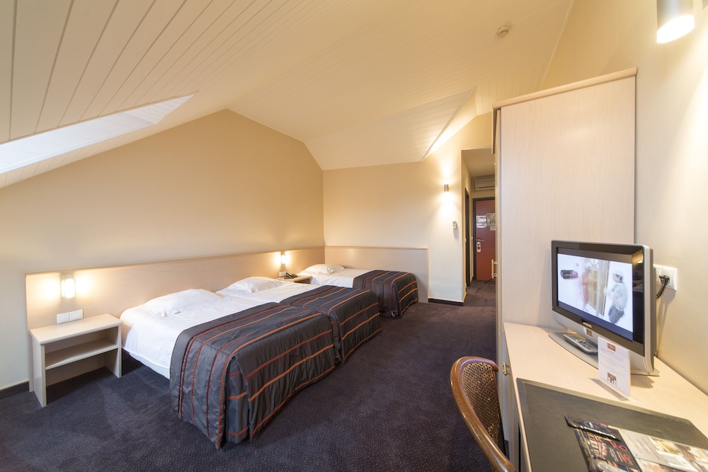 Hotel Leo Station by null