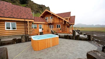 Bathtub spa outdoor