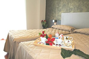 Select Comfort beds, minibar, in-room safe, individually decorated - Halanus Hotel & Resort (Alanno)