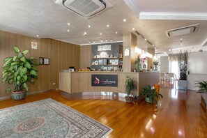 Lobby - Halanus Hotel & Resort (Alanno)