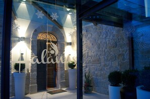 Property entrance - Halanus Hotel & Resort (Alanno)