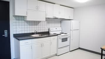 2 Bedroom Suite | Bếp nhỏ riêng | Tủ lạnh, bếp nấu