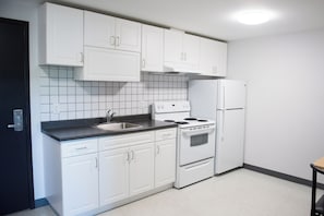 2 Bedroom Suite | Cocineta privada | Refrigerador y parrilla de estufa