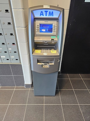 Caixer automàtic a les instal·lacions