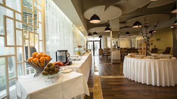 Daily buffet breakfast (EUR 19 per person)