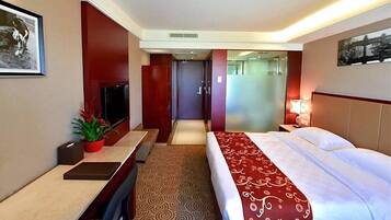 Double Room | Minibar, in-room safe, desk, iron/ironing board