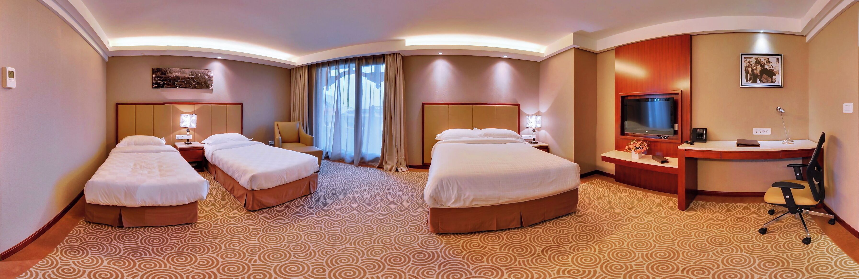 Minibar, in-room safe, desk, iron/ironing board