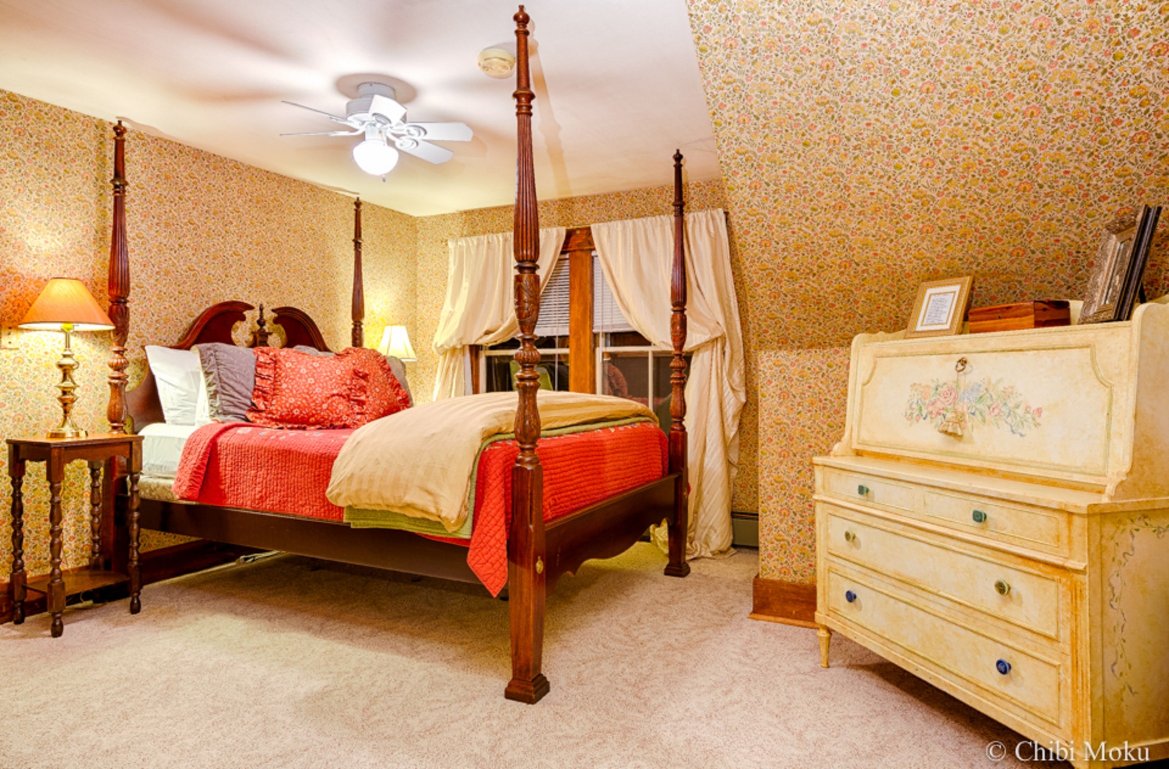 Room (Queen Room) | Individually decorated, individually furnished, iron/ironing board