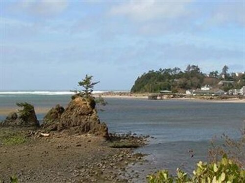 Salmonberry Inn & Beach House