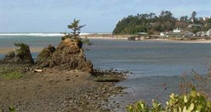 Salmonberry Inn & Beach House