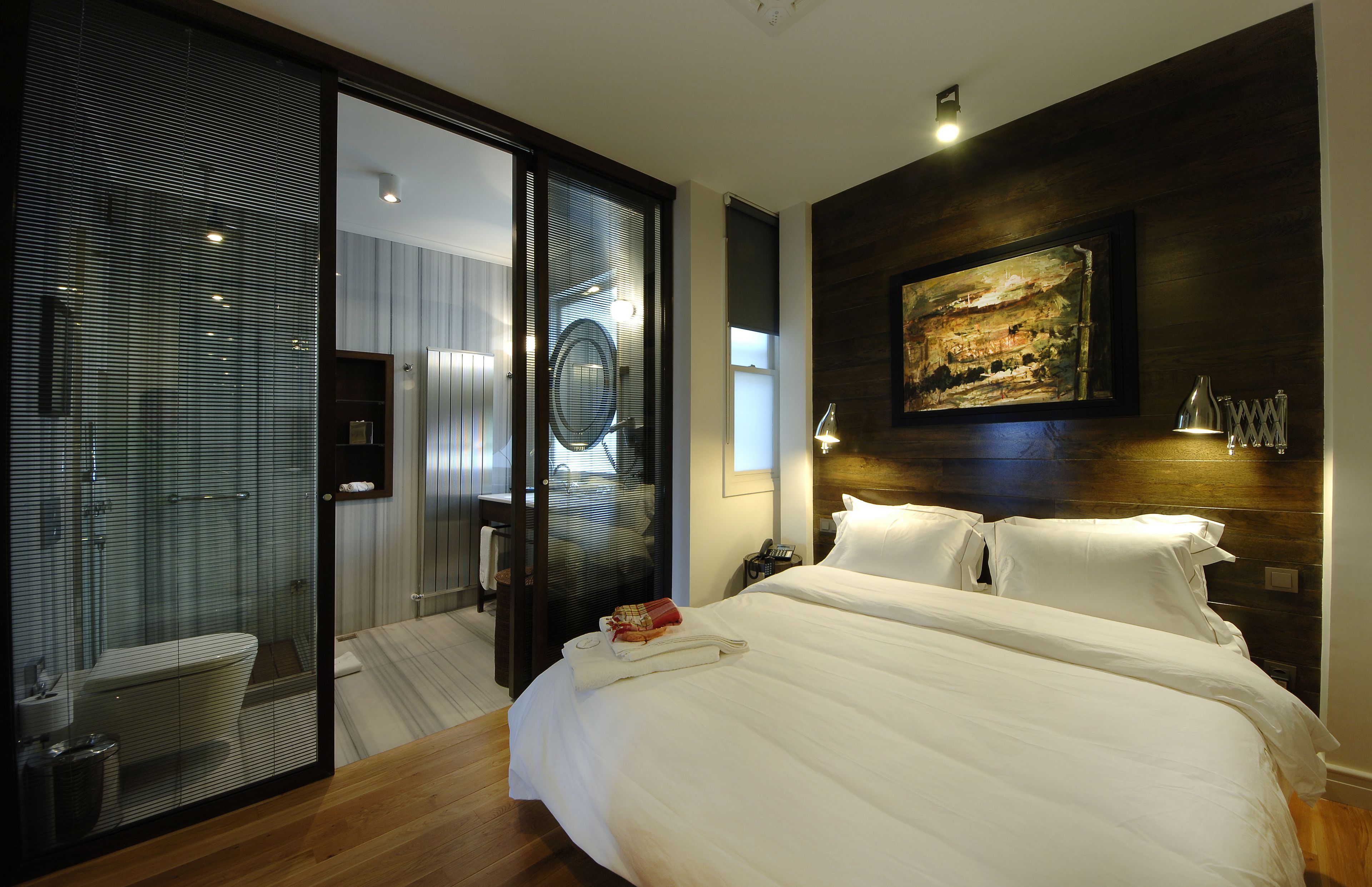 Deluxe Suite, 1 Bedroom, Sea View | Premium bedding, in-room safe, desk, blackout drapes
