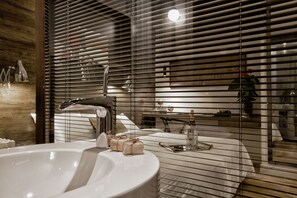 Royal Room, 1 Queen Bed, Sea View | Premium bedding, in-room safe, desk, blackout curtains - Urban Suites Istanbul (Istanbul)