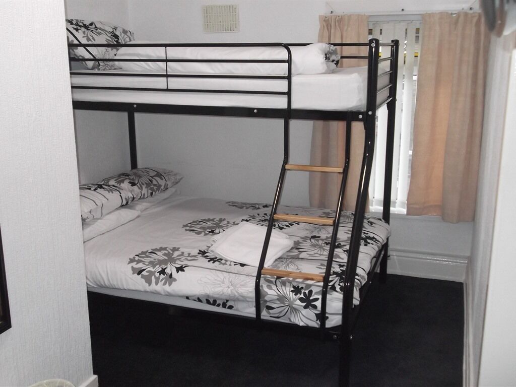 suite, ensuite ( for 6 2 adult 4 children) | 1 bedroom