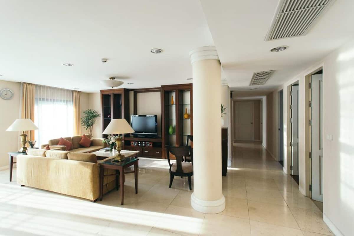Suite, 4 camere da letto | Area soggiorno | TV a schermo piatto