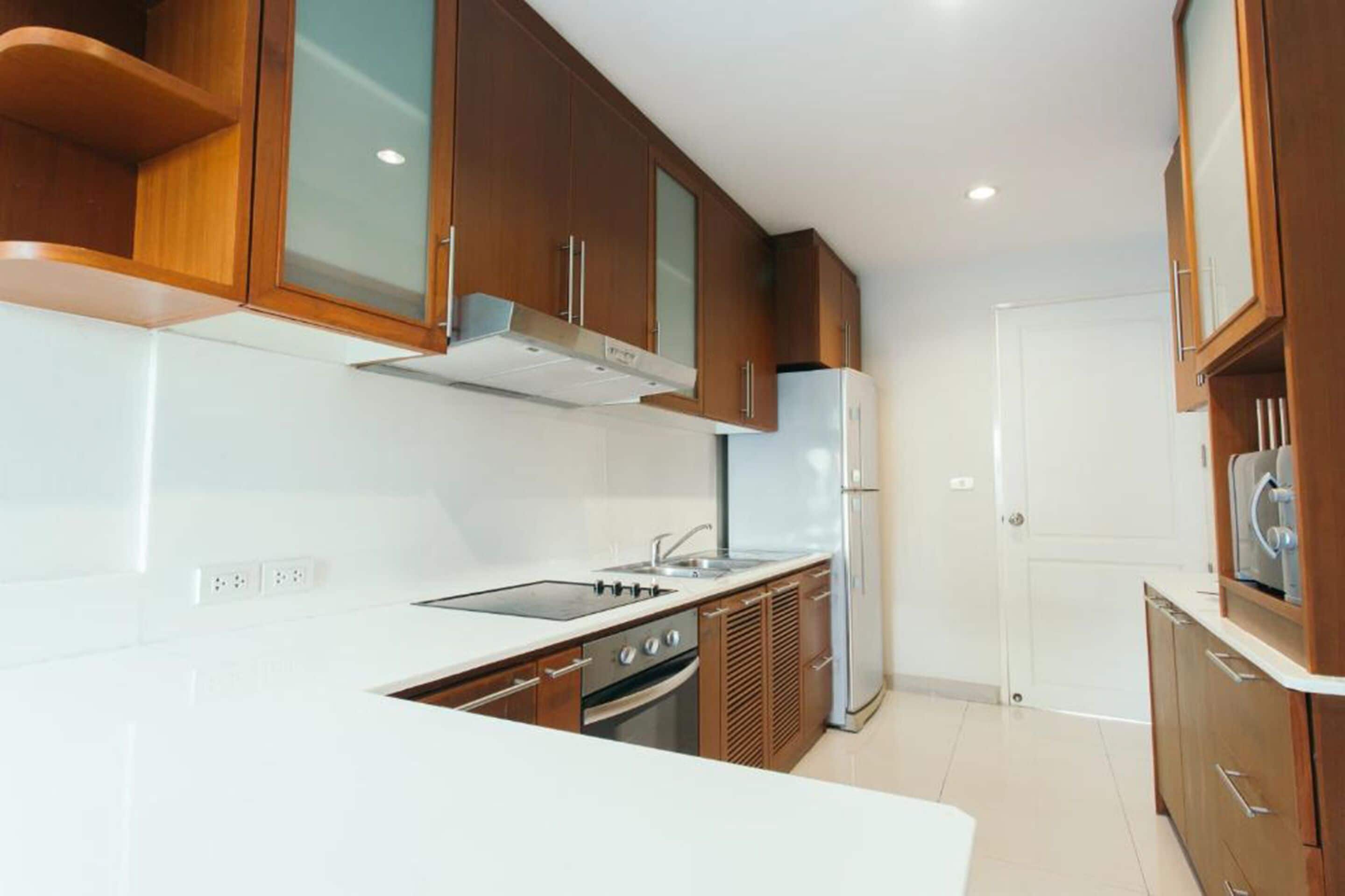 suite, 4 bedrooms | private kitchen | fridge, microwave