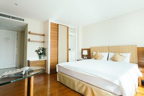 Grand Deluxe | Veranda