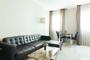 Living room - Thomson Residence Hotel (Bangkok)