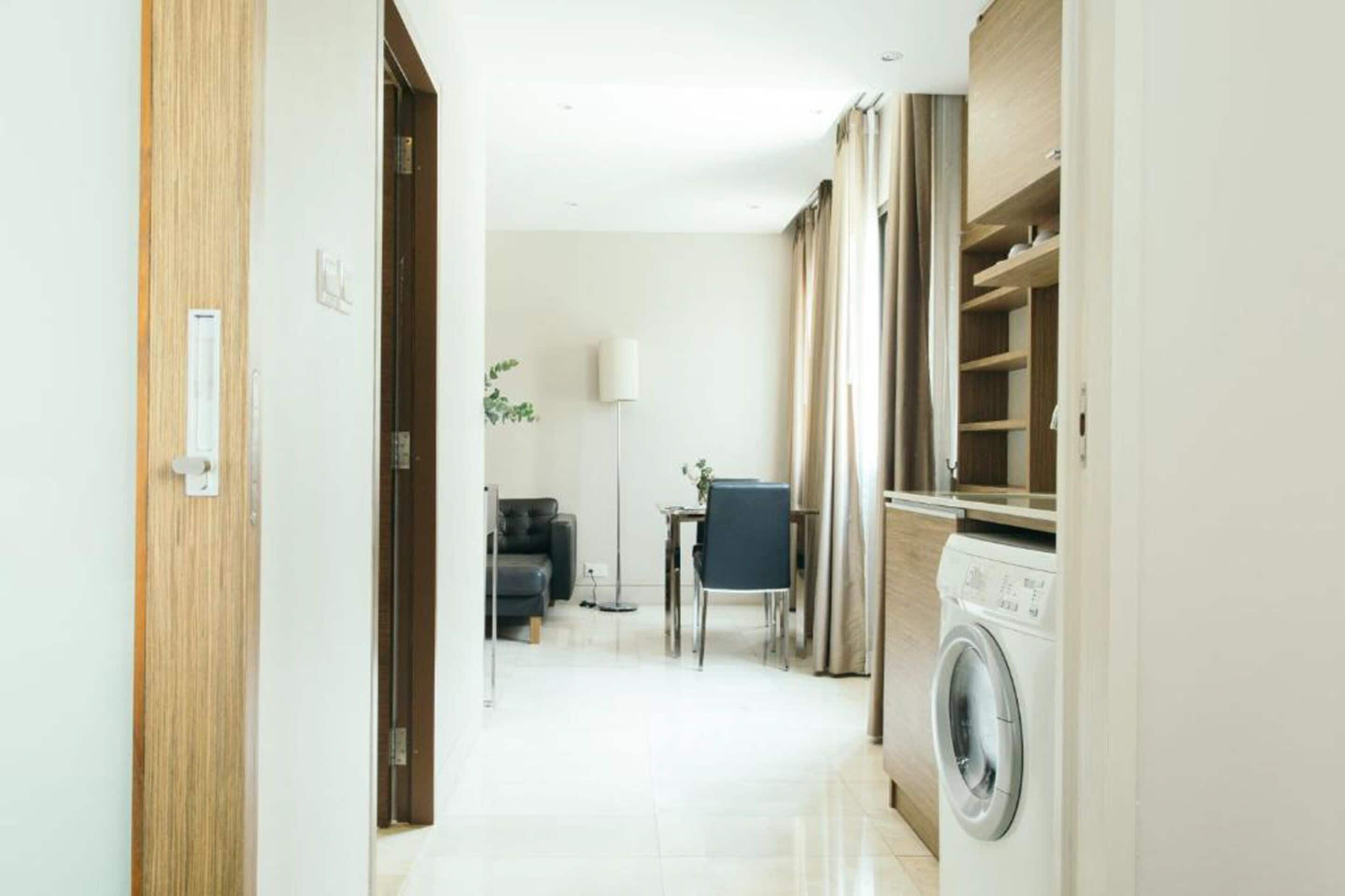 junior suite | 1 bedroom, minibar, in-room safe, desk