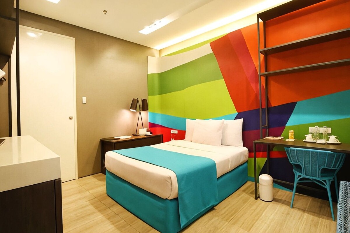 Minibar, caja fuerte, escritorio y espacio para trabajar con un portátil