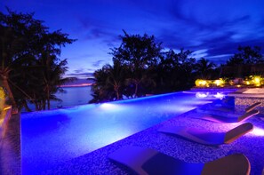 2 outdoor pools, pool umbrellas, pool loungers - Boracay Uptown (Boracay Island)