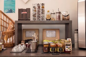 Petit déjeuner buffet (12 EUR par personne)