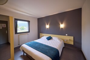 Dobbeltrom – superior | Skrivebord, blendingsgardiner, lydisolert og barnesenger