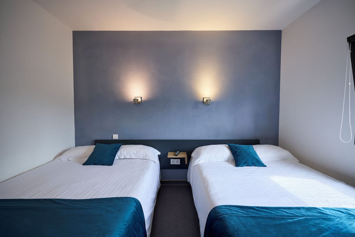 Quadruple Room | Desk, blackout drapes, soundproofing, cribs/infant beds