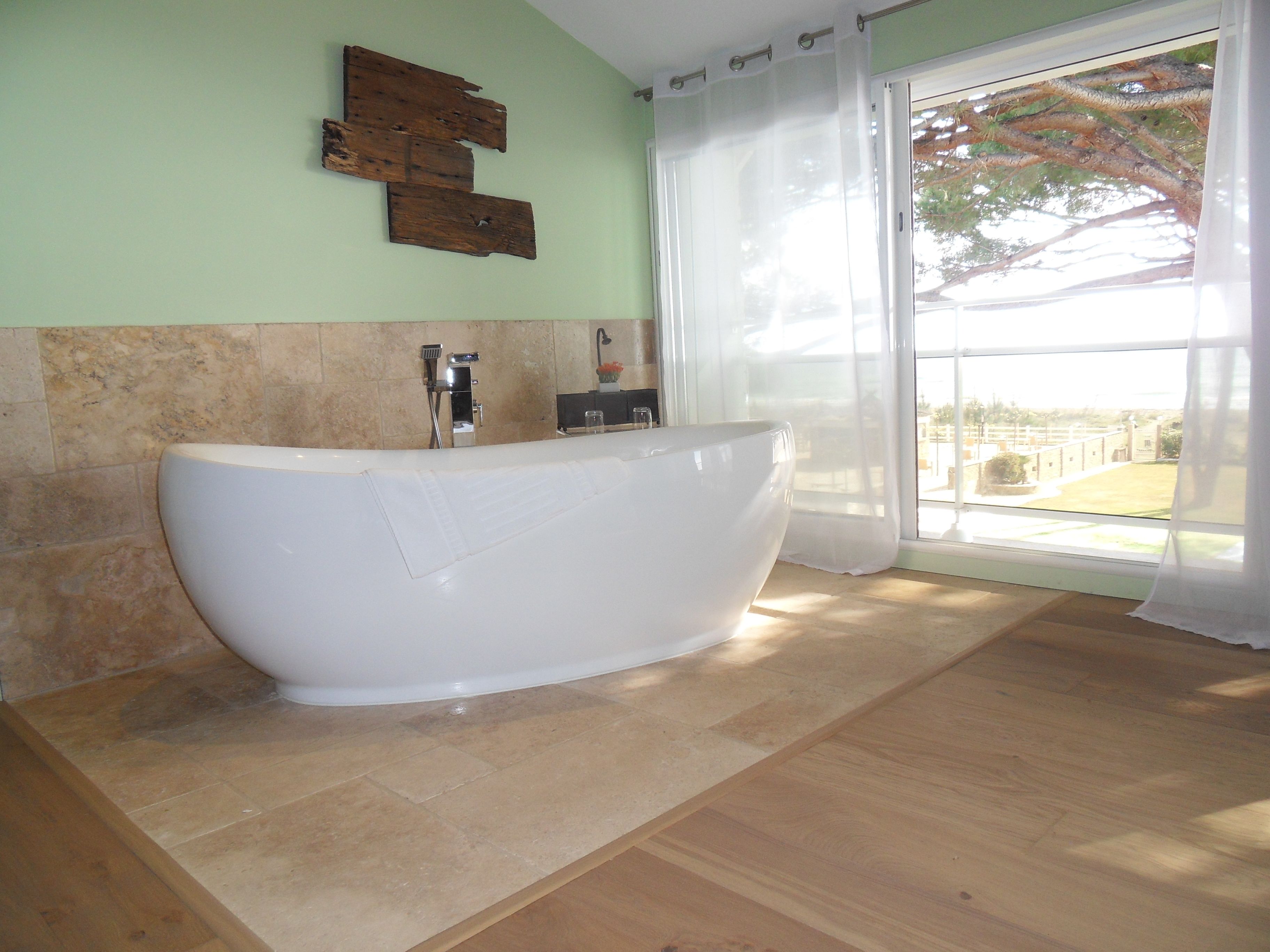 junior suite | deep-soaking bathtub