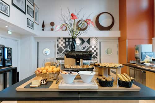 Daily buffet breakfast for a fee