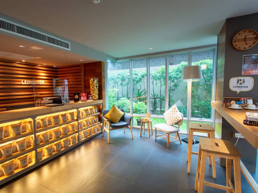 Área de estar no saguão