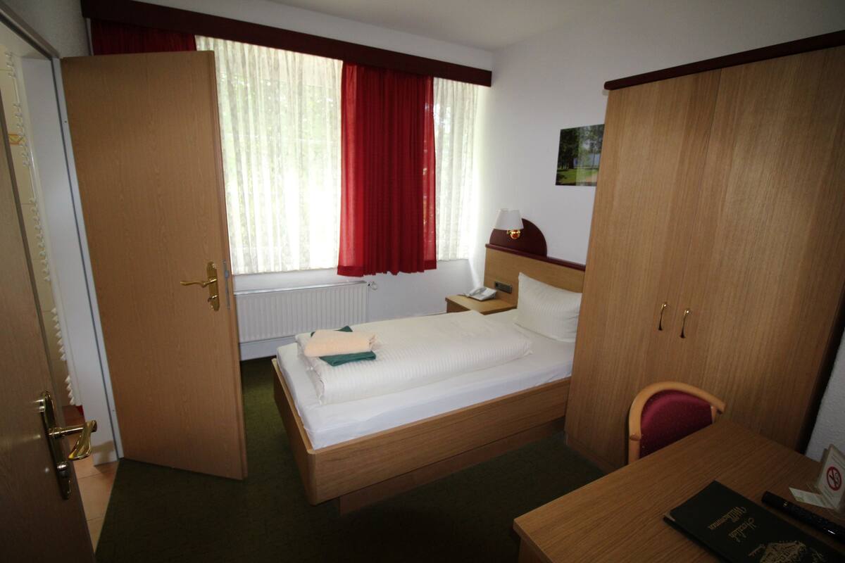 single room | individually furnished, free cots/infant beds, free wifi