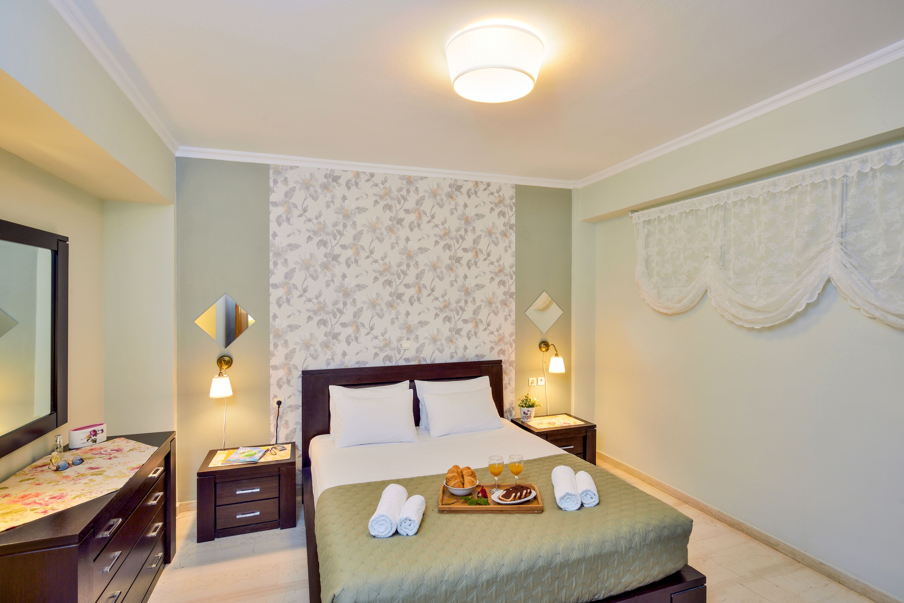 apartment, 2 bedrooms | in-room safe, desk, laptop workspace, blackout curtains