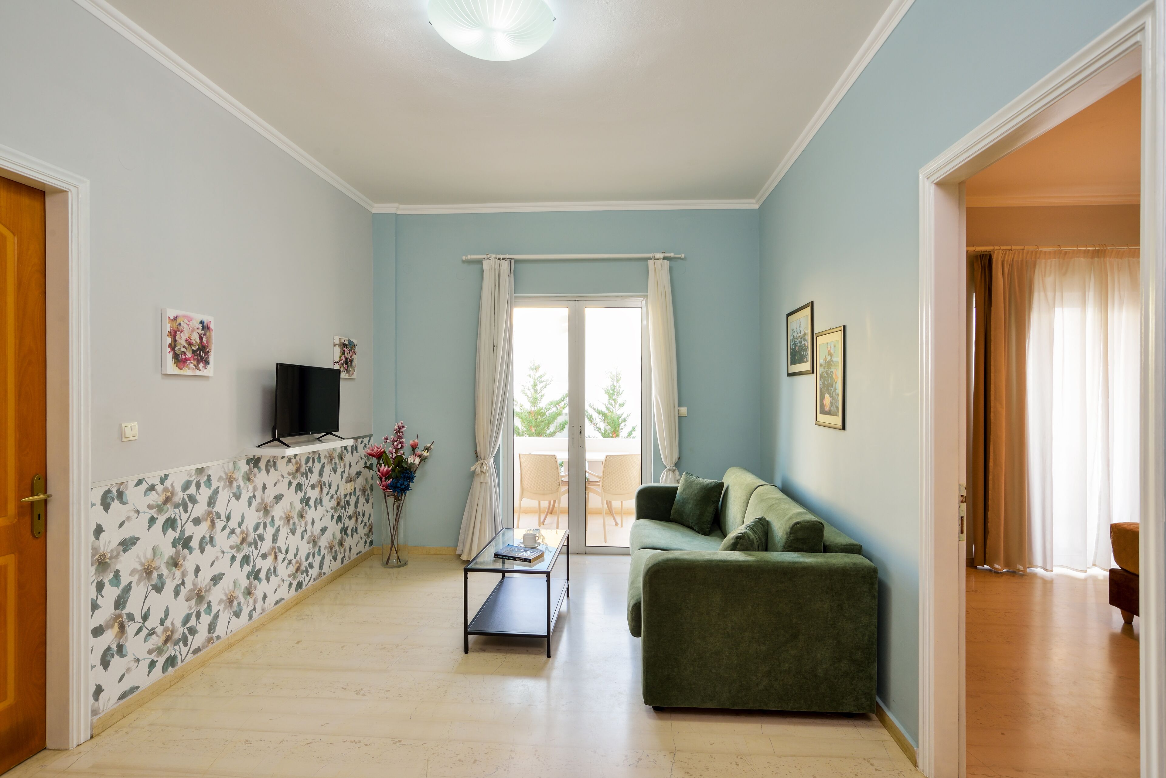 apartment, 1 bedroom | living area | tv